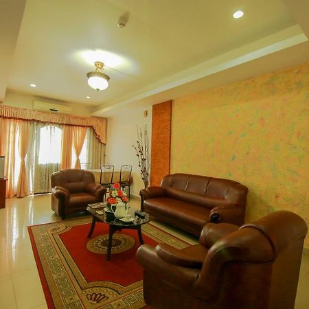 Hotel Meadows International Kizhake Chālakudi Buitenkant foto