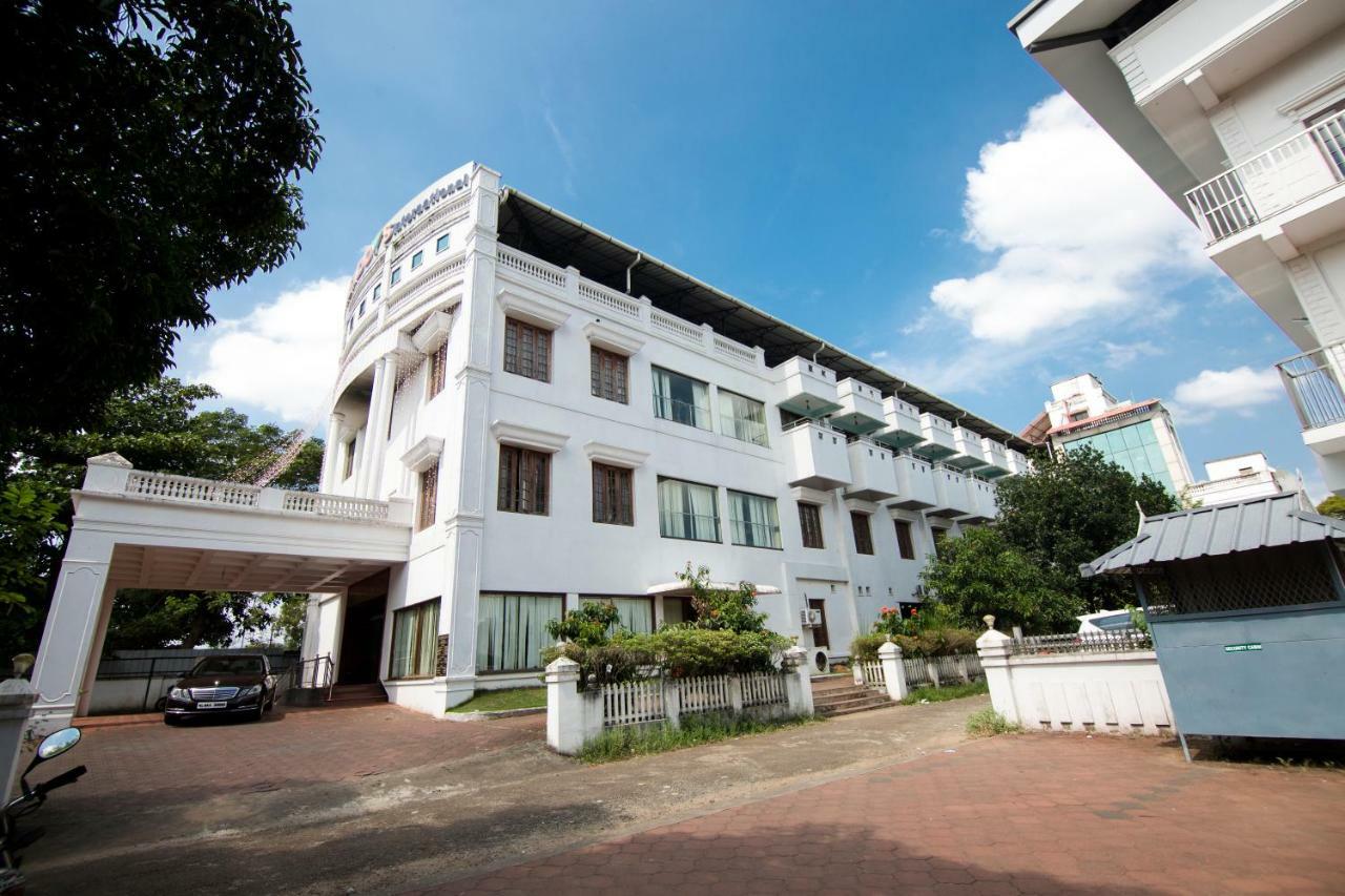 Hotel Meadows International Kizhake Chālakudi Buitenkant foto