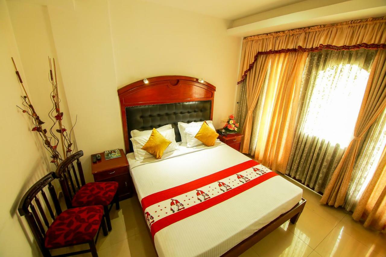 Hotel Meadows International Kizhake Chālakudi Buitenkant foto