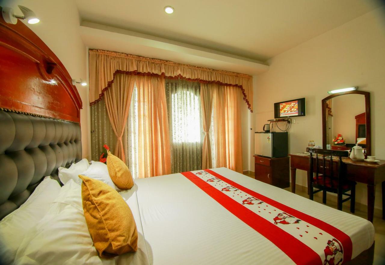 Hotel Meadows International Kizhake Chālakudi Buitenkant foto