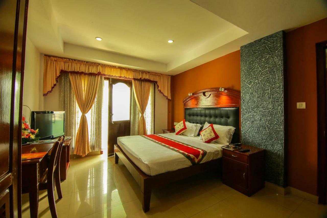 Hotel Meadows International Kizhake Chālakudi Buitenkant foto